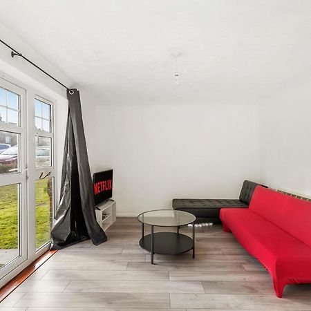 Cozy Luton Town Centre Retreat Lägenhet Exteriör bild
