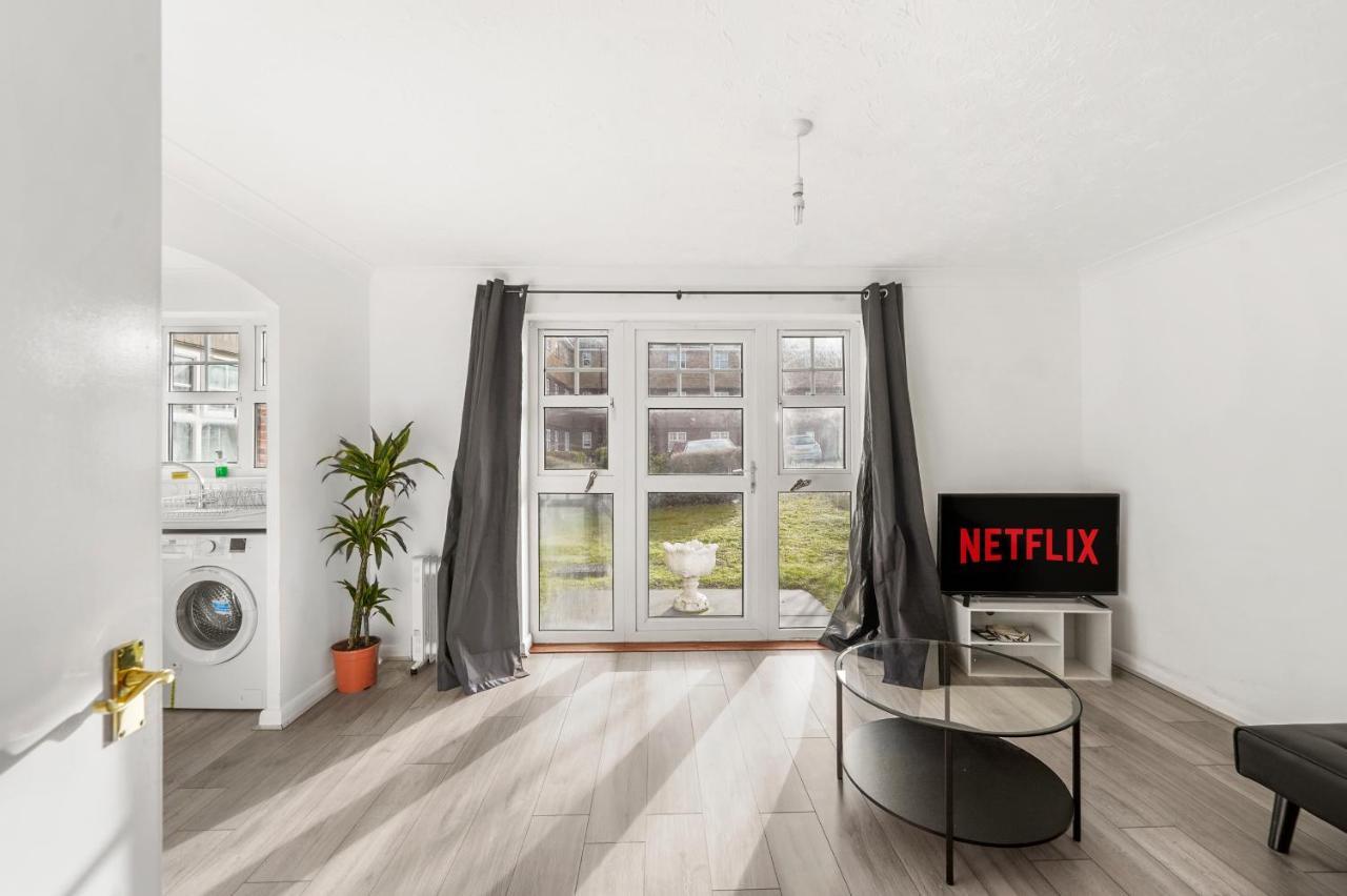 Cozy Luton Town Centre Retreat Lägenhet Exteriör bild